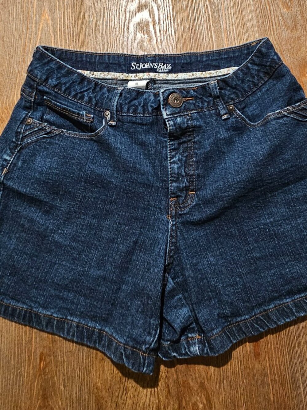 St John's Bay Women's Denim Shorts, Blue size 10